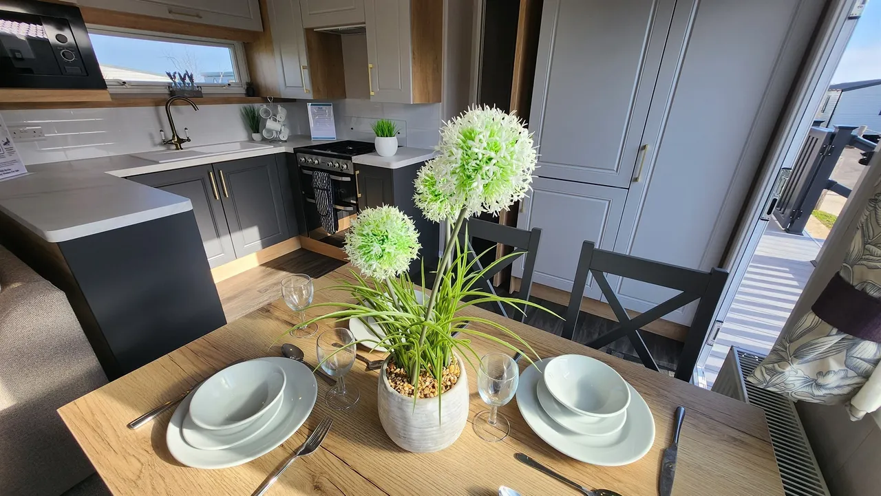 Havant Road, Hayling Island, PO11, photo 4