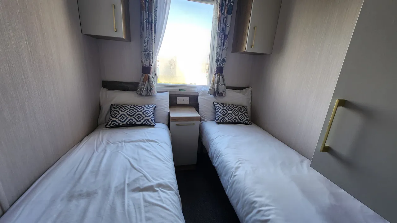 Havant Road, Hayling Island, PO11, photo 9