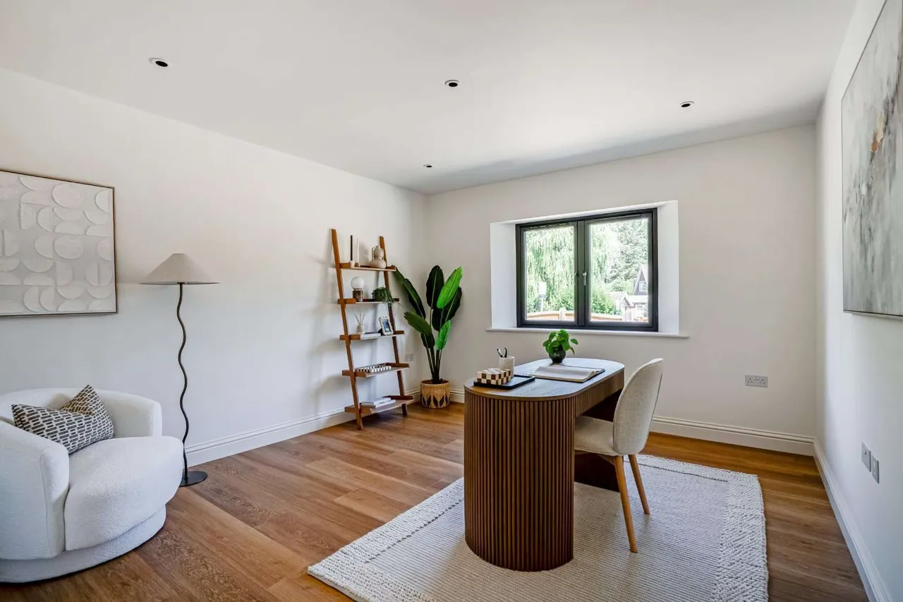 Boundary Road, Rowledge, Farnham, Surrey, GU10 4EP, photo 7