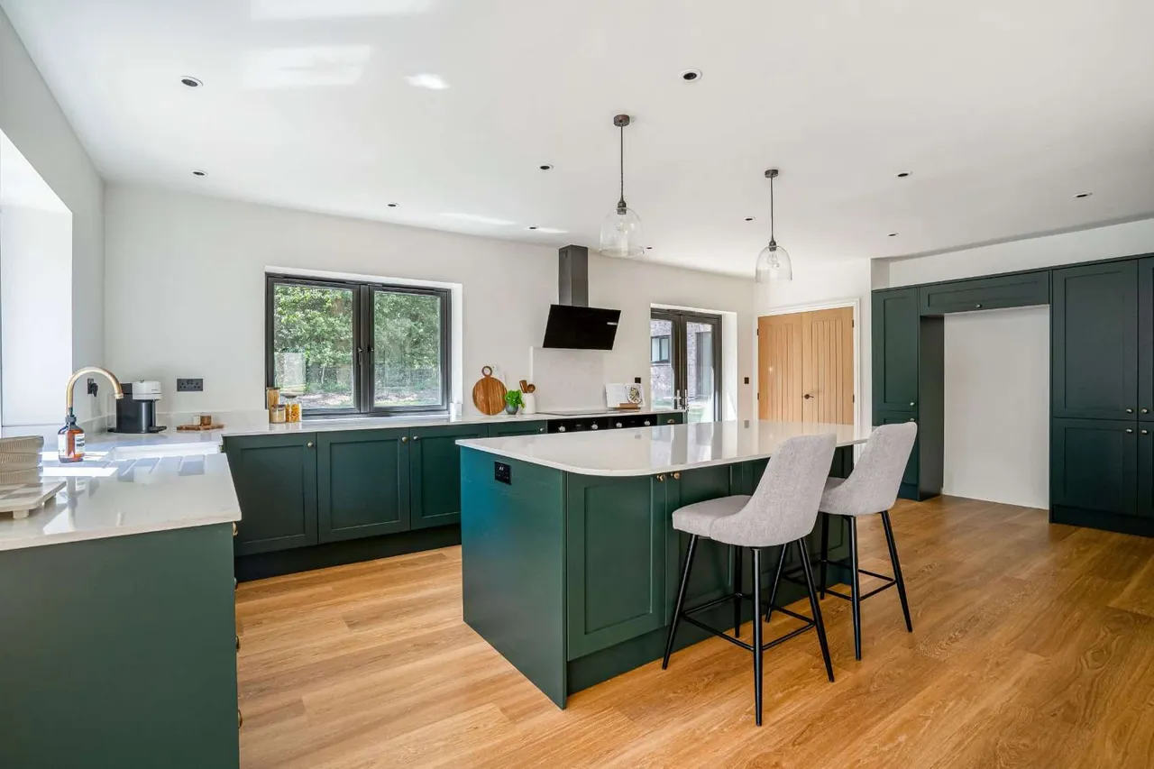 Boundary Road, Rowledge, Farnham, Surrey, GU10 4EP, photo 5