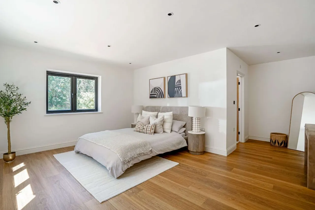Boundary Road, Rowledge, Farnham, Surrey, GU10 4EP, photo 9