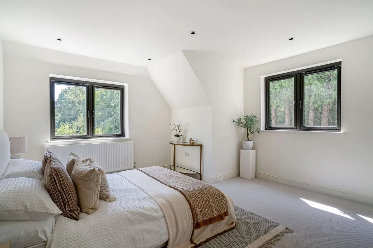 Boundary Road, Rowledge, Farnham, Surrey, GU10 4EP, photo 11