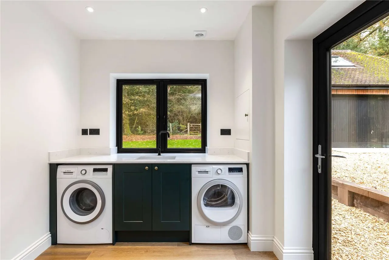 Boundary Road, Rowledge, Farnham, Surrey, GU10 4EP, photo 8