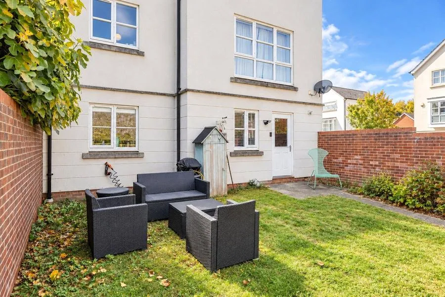 Cutting Drive, Basingstoke, RG24, photo 18