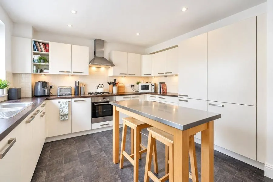 Cutting Drive, Basingstoke, RG24, photo 4