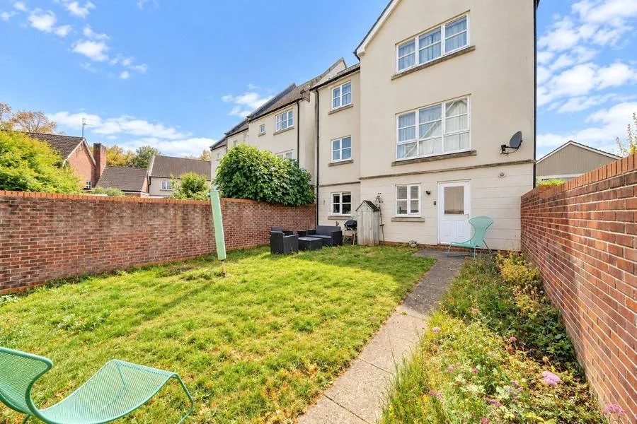 Cutting Drive, Basingstoke, RG24, photo 17