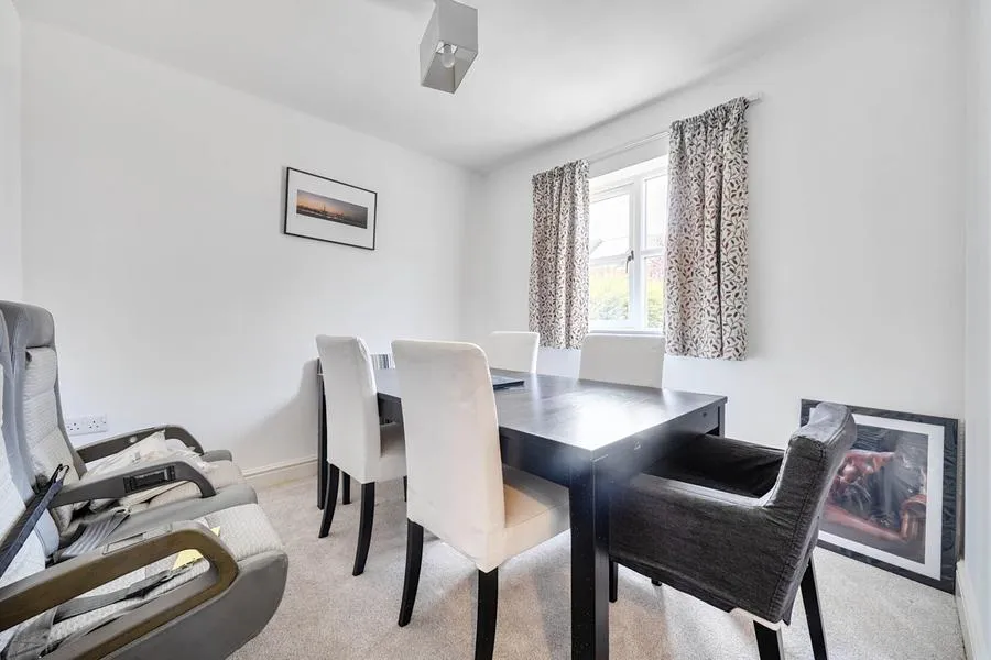 Cutting Drive, Basingstoke, RG24, photo 5