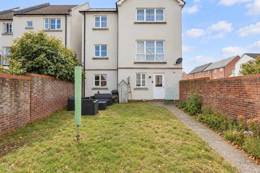 Cutting Drive, Basingstoke, RG24, photo 19