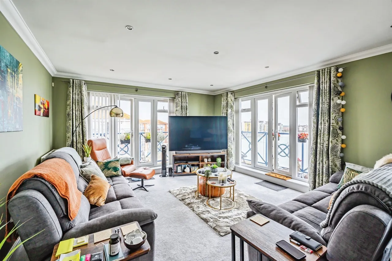 Dominica Court, Eastbourne, BN23, photo 7