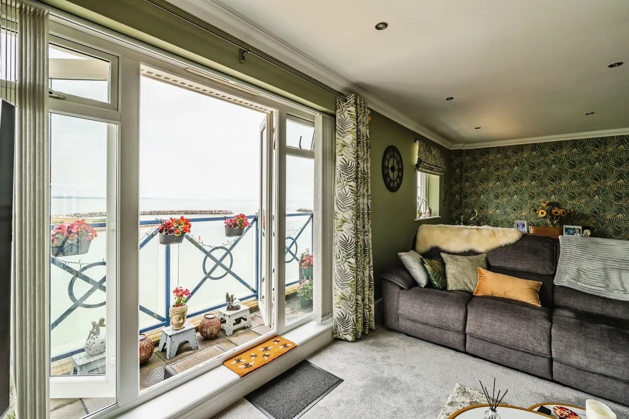 Dominica Court, Eastbourne, BN23, photo 9