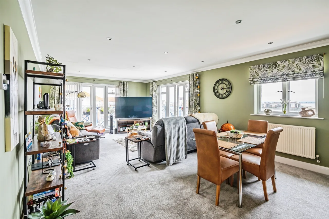 Dominica Court, Eastbourne, BN23, photo 6
