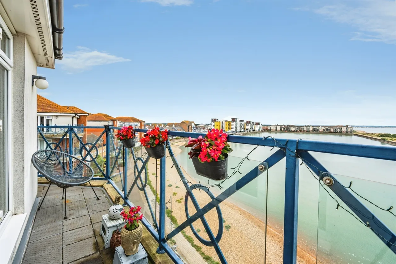 Dominica Court, Eastbourne, BN23, photo 2