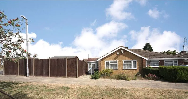 Ripley Road, Luton LU4 0AT, photo 2