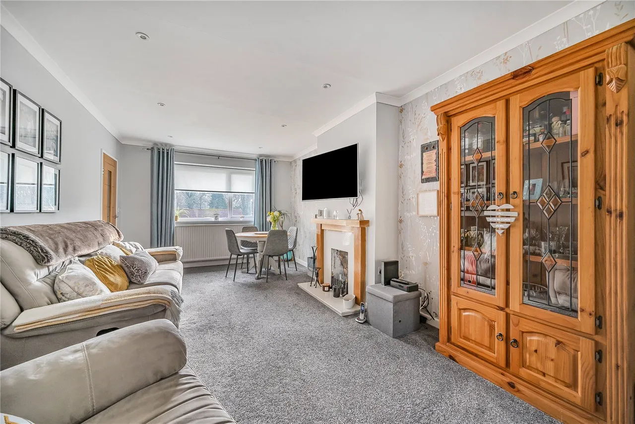 Hermitage Woods Crescent, St Johns, GU21, photo 3