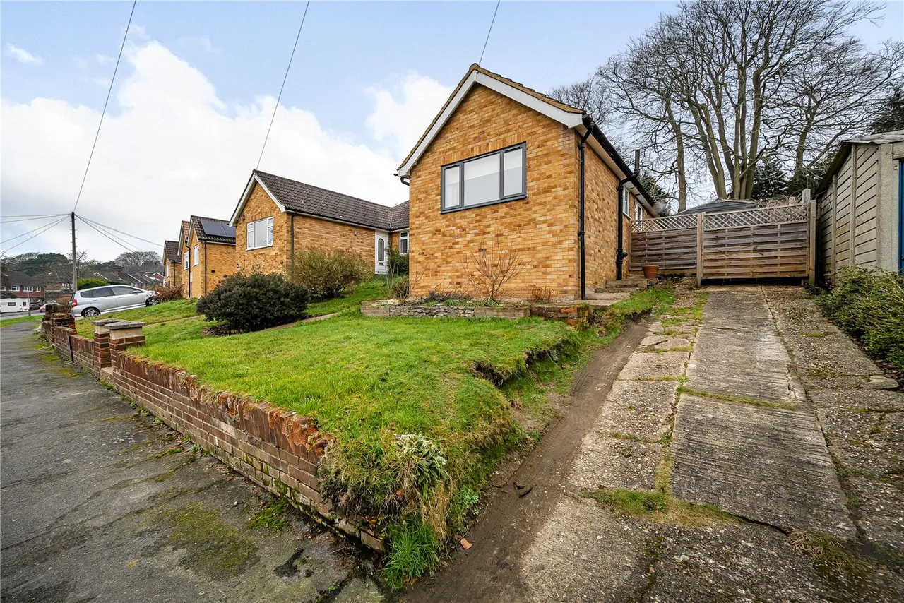 3 bed house for sale, Hermitage Woods Crescent, St Johns, GU21