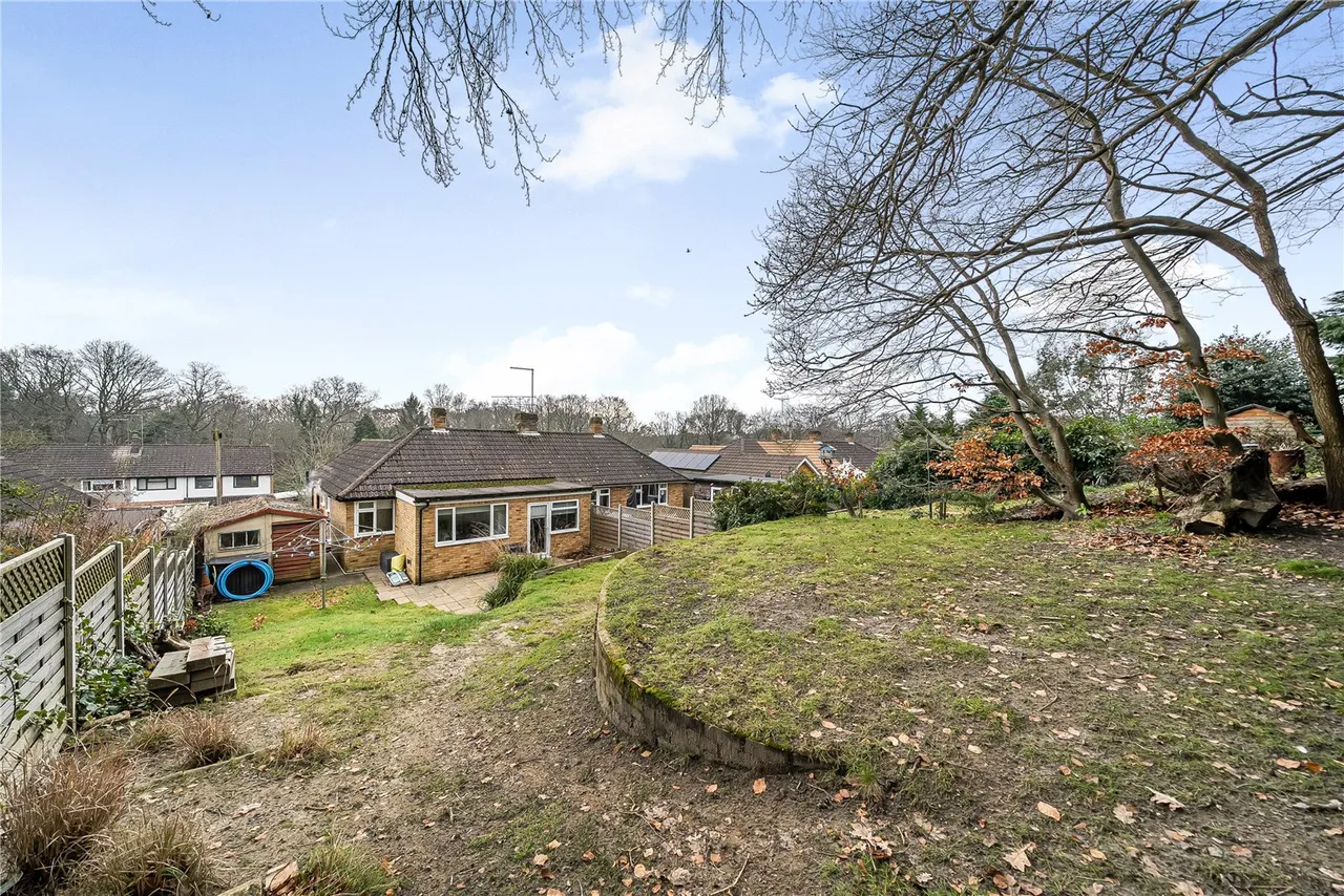 Hermitage Woods Crescent, St Johns, GU21, photo 14