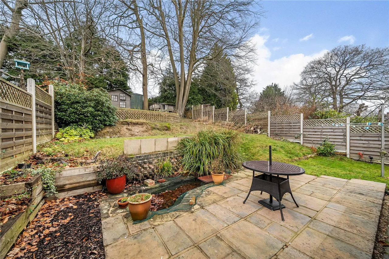 Hermitage Woods Crescent, St Johns, GU21, photo 13
