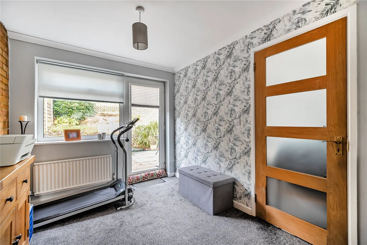 Hermitage Woods Crescent, St Johns, GU21, photo 10