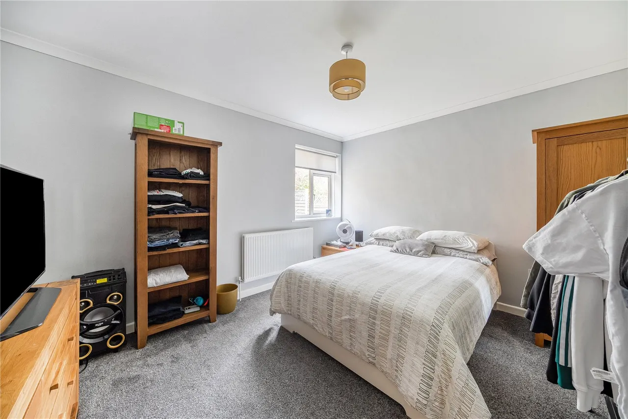 Hermitage Woods Crescent, St Johns, GU21, photo 8