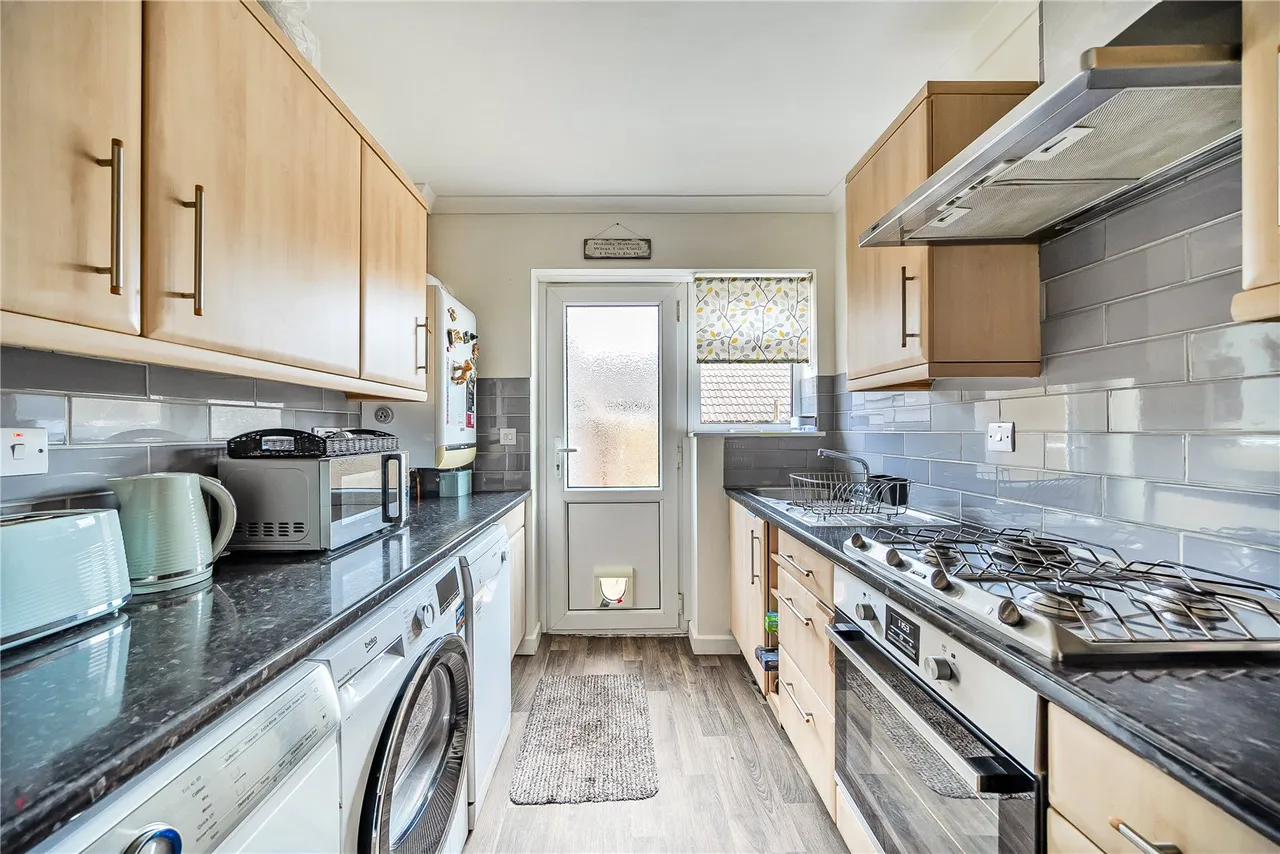 Hermitage Woods Crescent, St Johns, GU21, photo 5