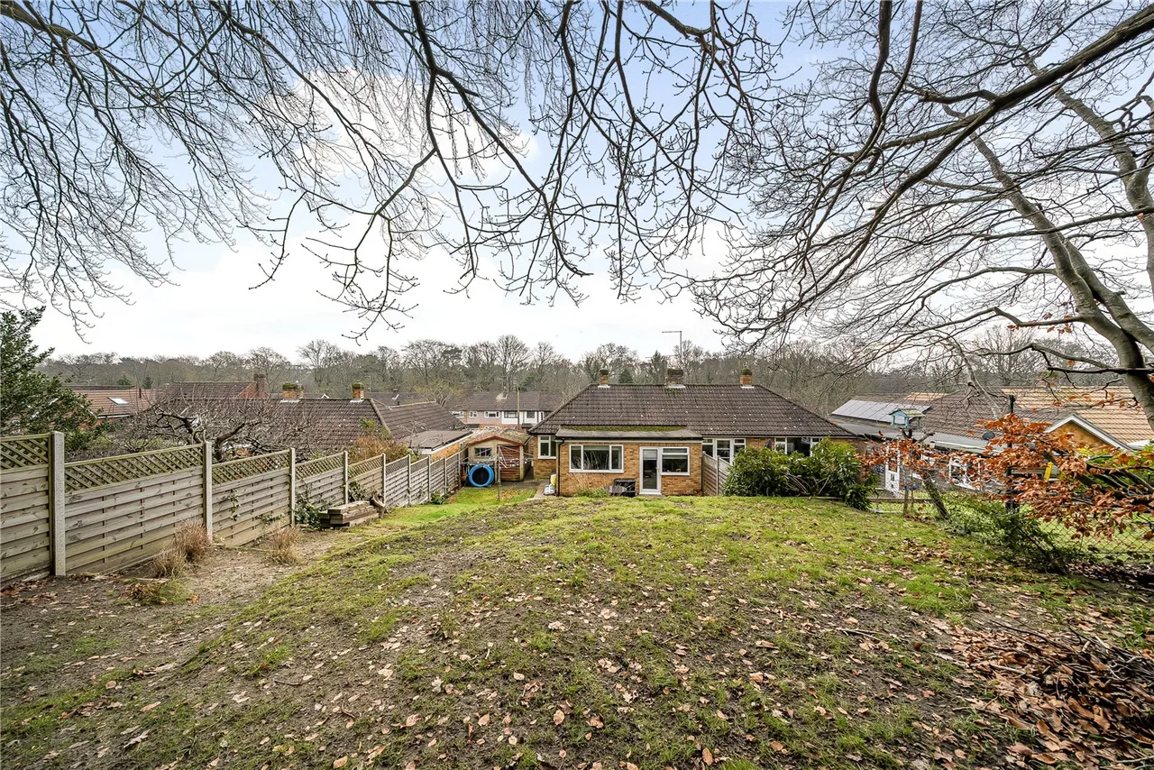 Hermitage Woods Crescent, St Johns, GU21, photo 15