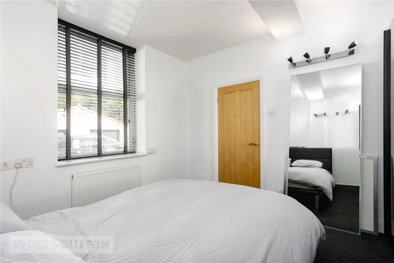 Arncliffe Rise, Badgers Edge, OL4, photo 15