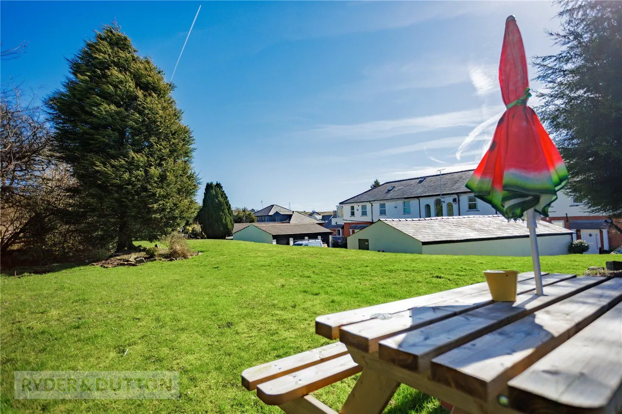 Arncliffe Rise, Badgers Edge, OL4, photo 20