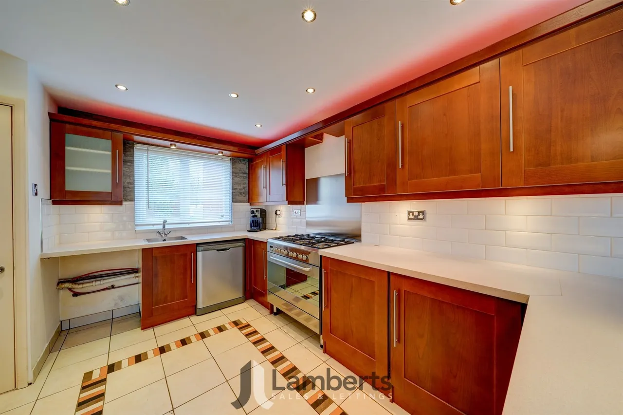 70 Sandhurst Close, Redditch, photo 6