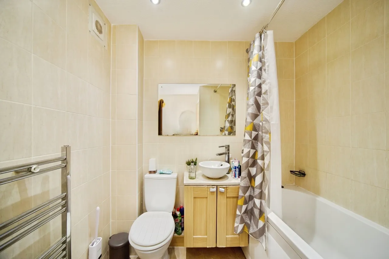 Maltby Drive, Enfield, EN1, photo 9
