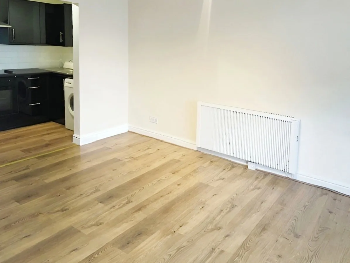 Eldon Place, Eccles, M30, photo 3