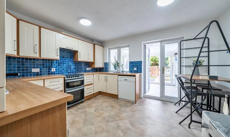 Farriers Road, Epsom, KT17, photo 6