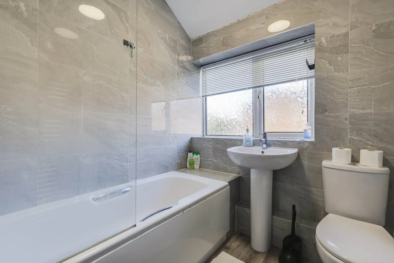 Springfield Gardens, Horsforth, LS18, photo 12