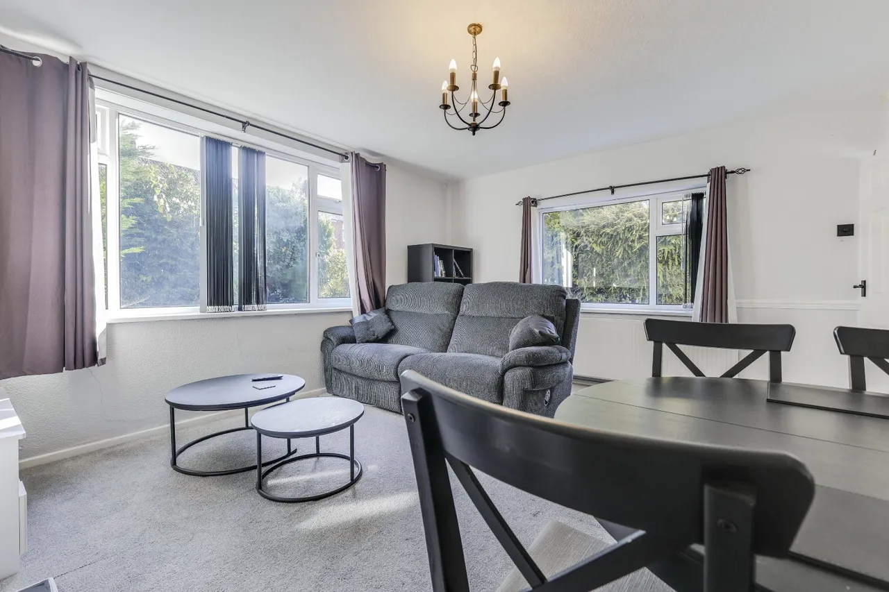 Springfield Gardens, Horsforth, LS18, photo 4