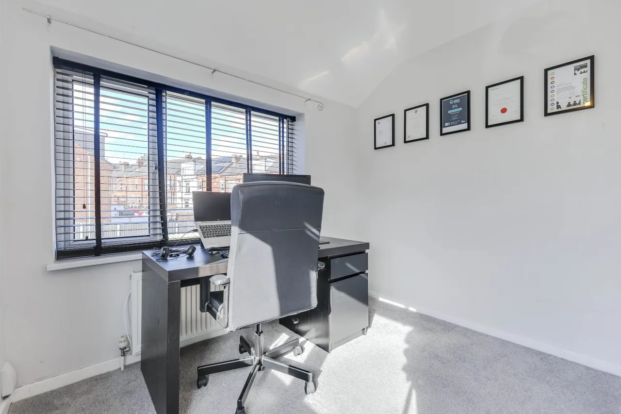 Springfield Gardens, Horsforth, LS18, photo 11