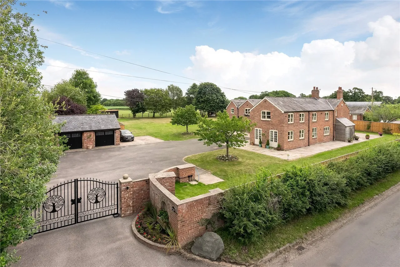 Booth Bed Lane, Allostock, WA16, photo 23