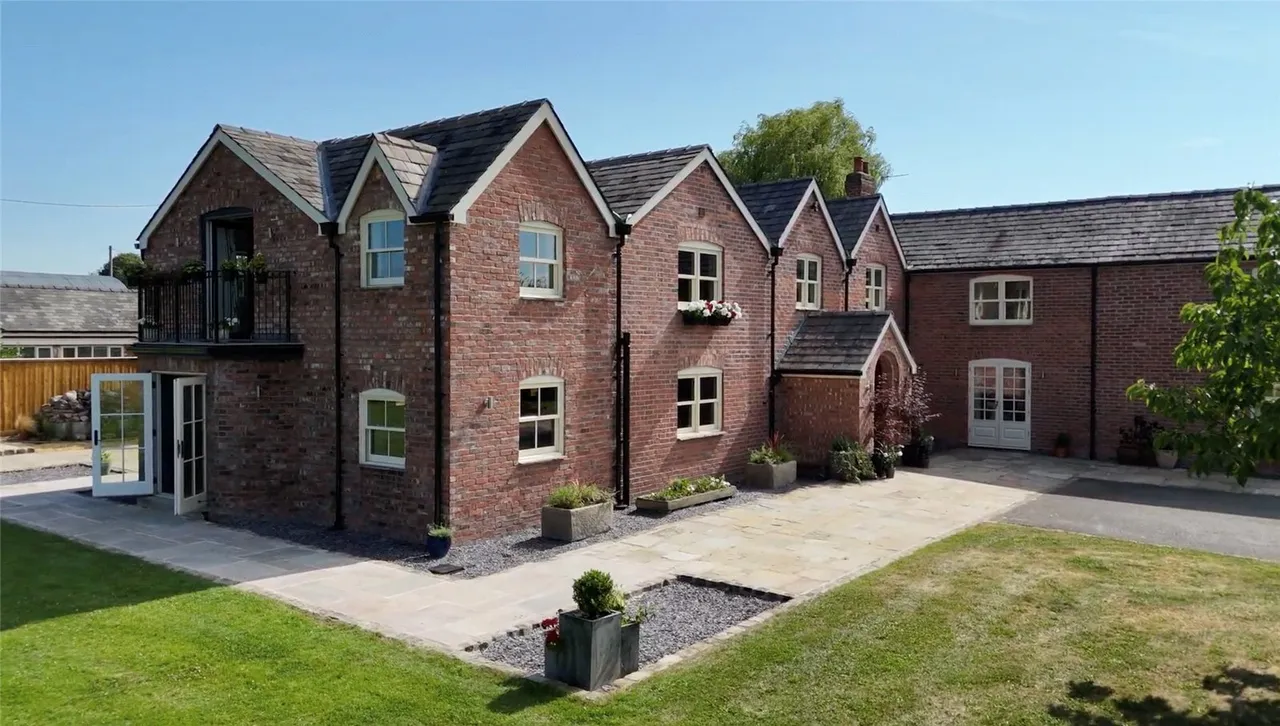 Booth Bed Lane, Allostock, WA16, photo 21