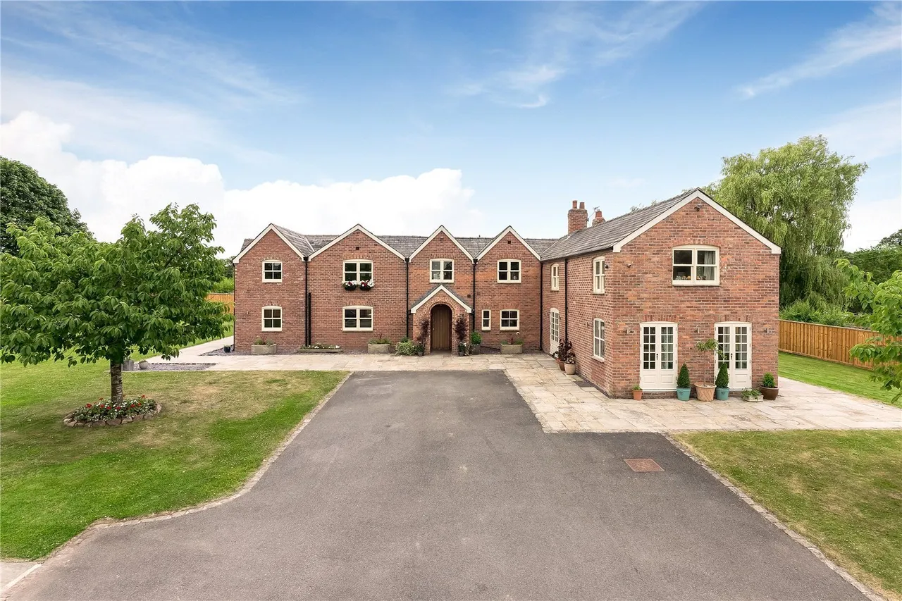 Booth Bed Lane, Allostock, WA16, photo 22