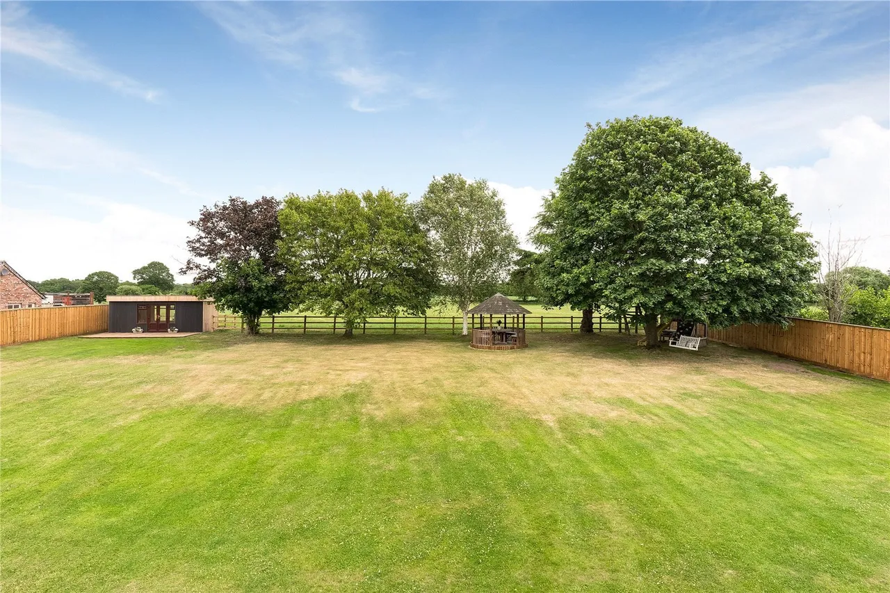 Booth Bed Lane, Allostock, WA16, photo 20