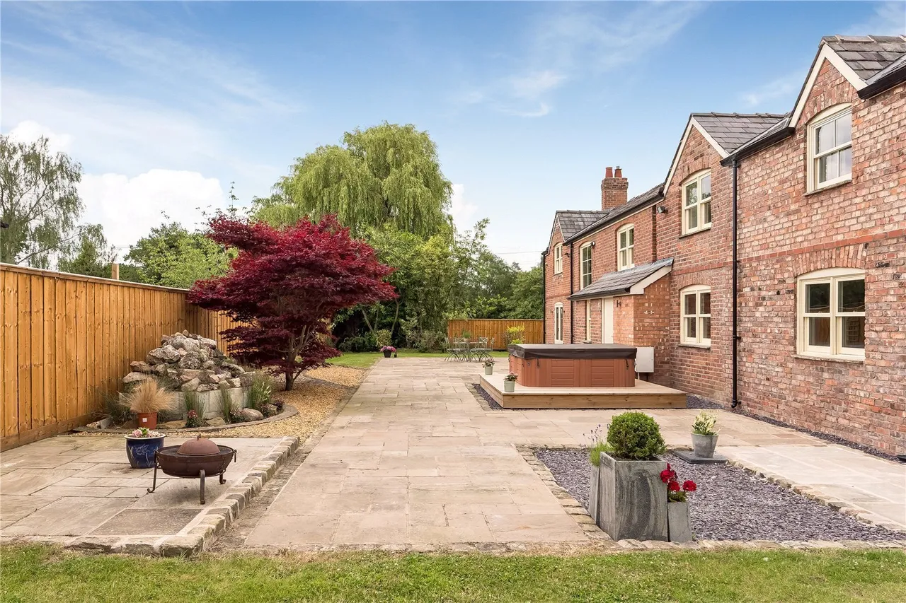 Booth Bed Lane, Allostock, WA16, photo 17