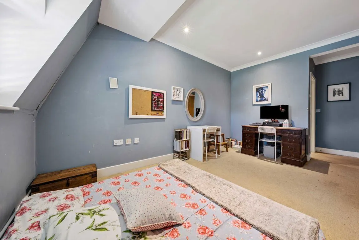 Holmesdale Road, TW11, photo 4