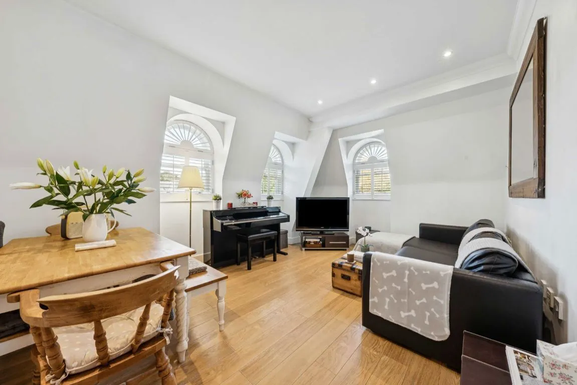 Holmesdale Road, TW11, photo 2