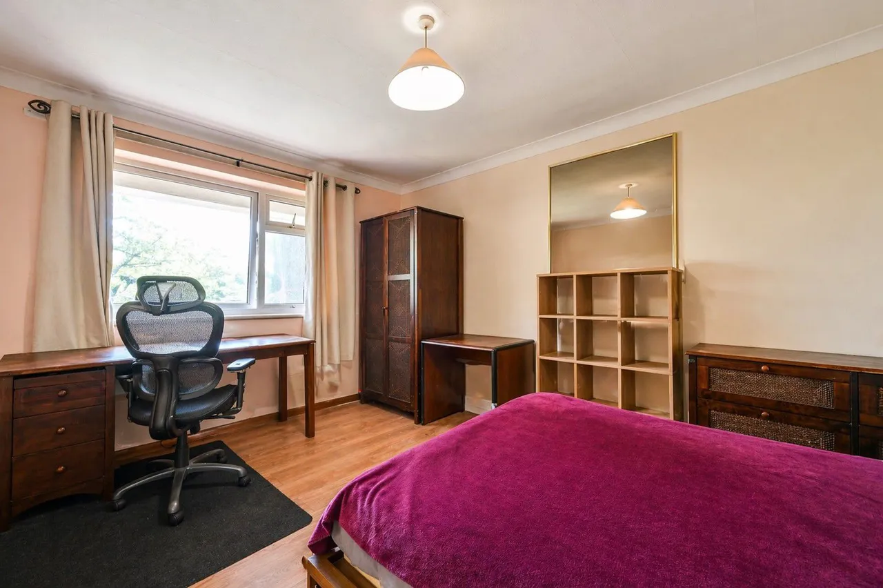 35 Jordans Close, Guildford, photo 6