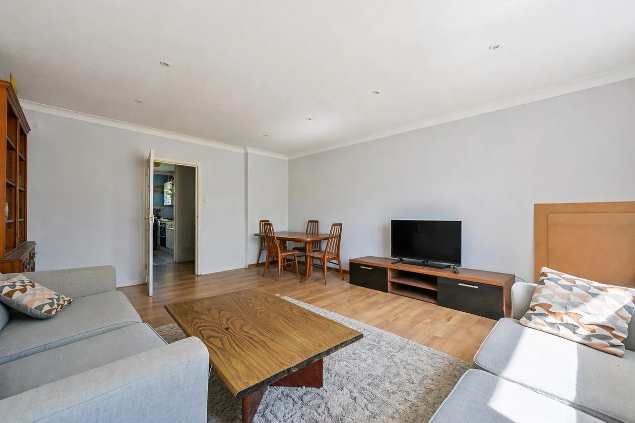 35 Jordans Close, Guildford, photo 3