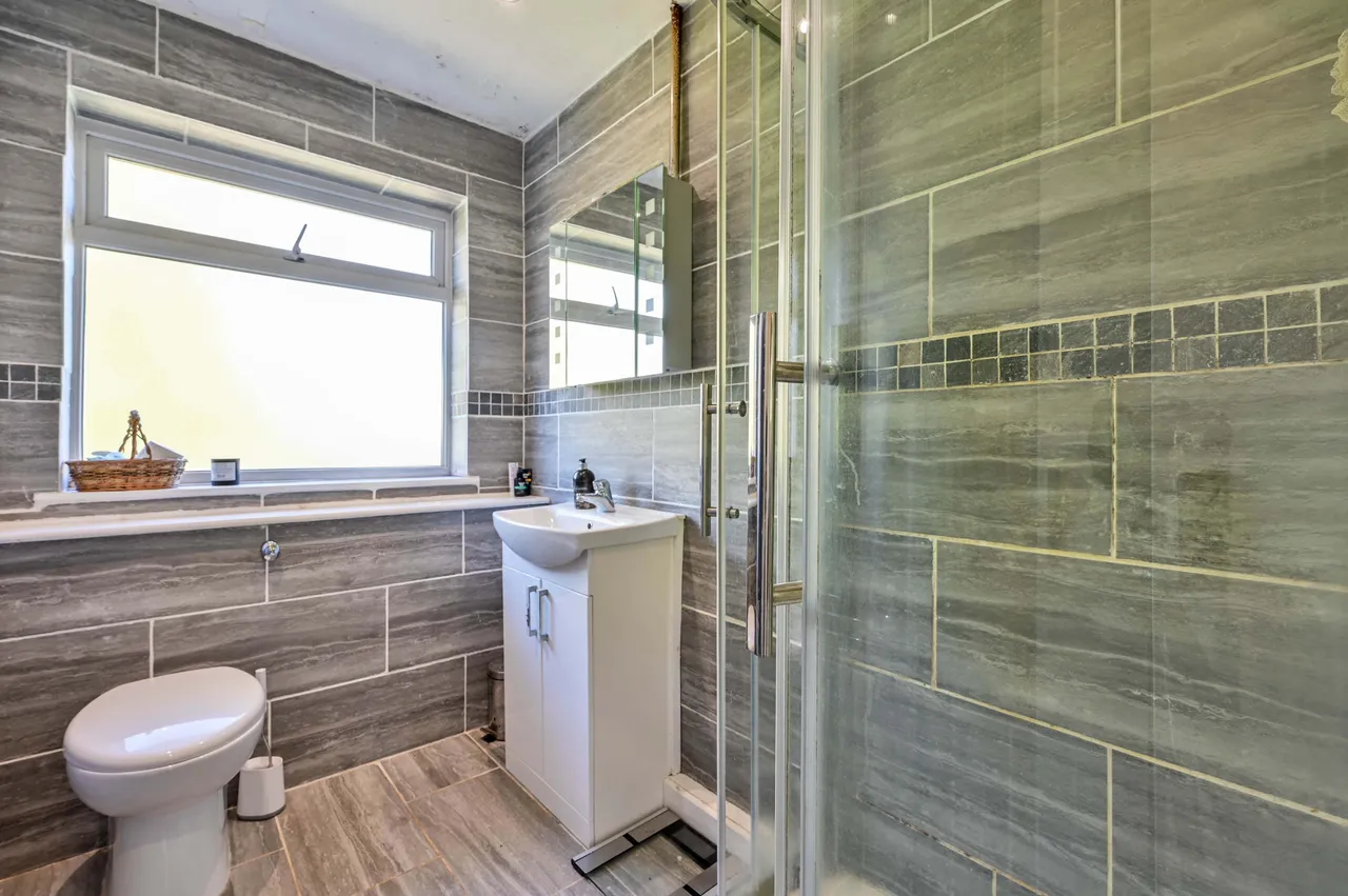 35 Jordans Close, Guildford, photo 8
