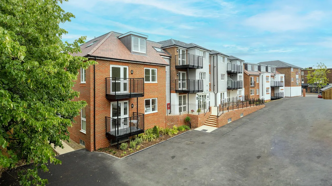 Commercial Road, Paddock Wood, TN12, photo 2