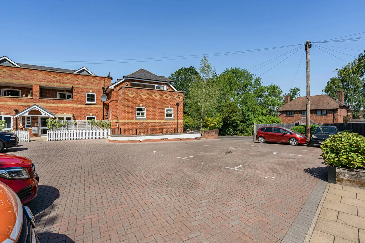 School Hill, Wrecclesham, GU10, photo 12