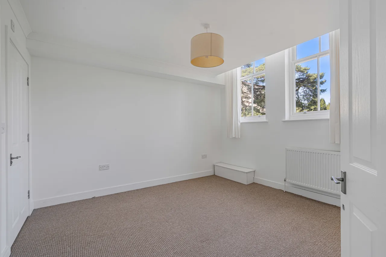 School Hill, Wrecclesham, GU10, photo 6