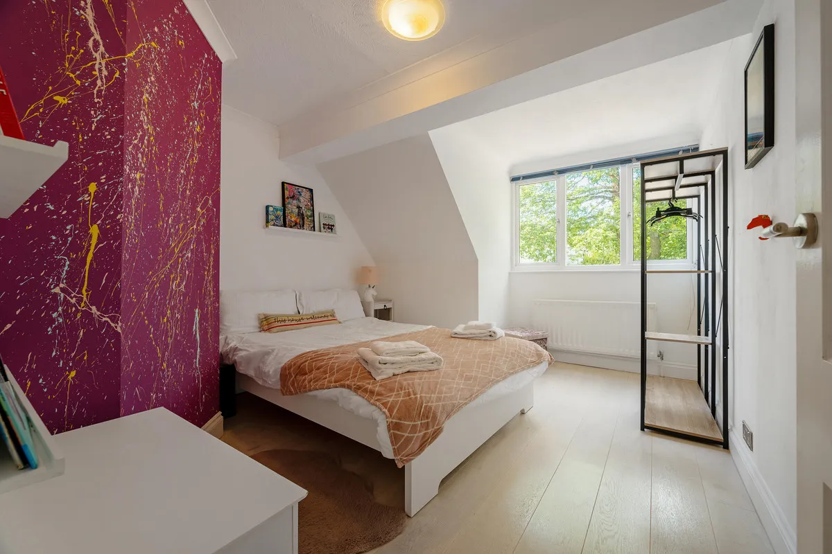 Beeches Drive, Farnham Common, SL2, photo 11