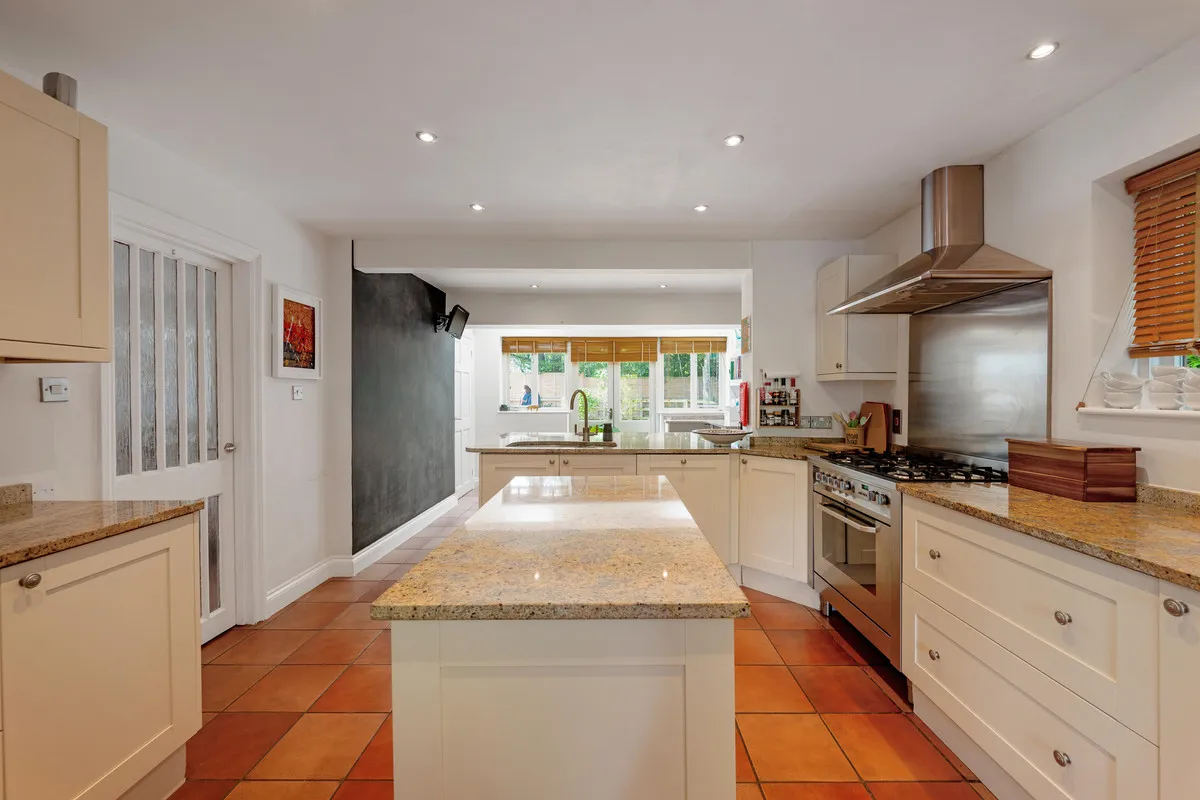 Beeches Drive, Farnham Common, SL2, photo 6