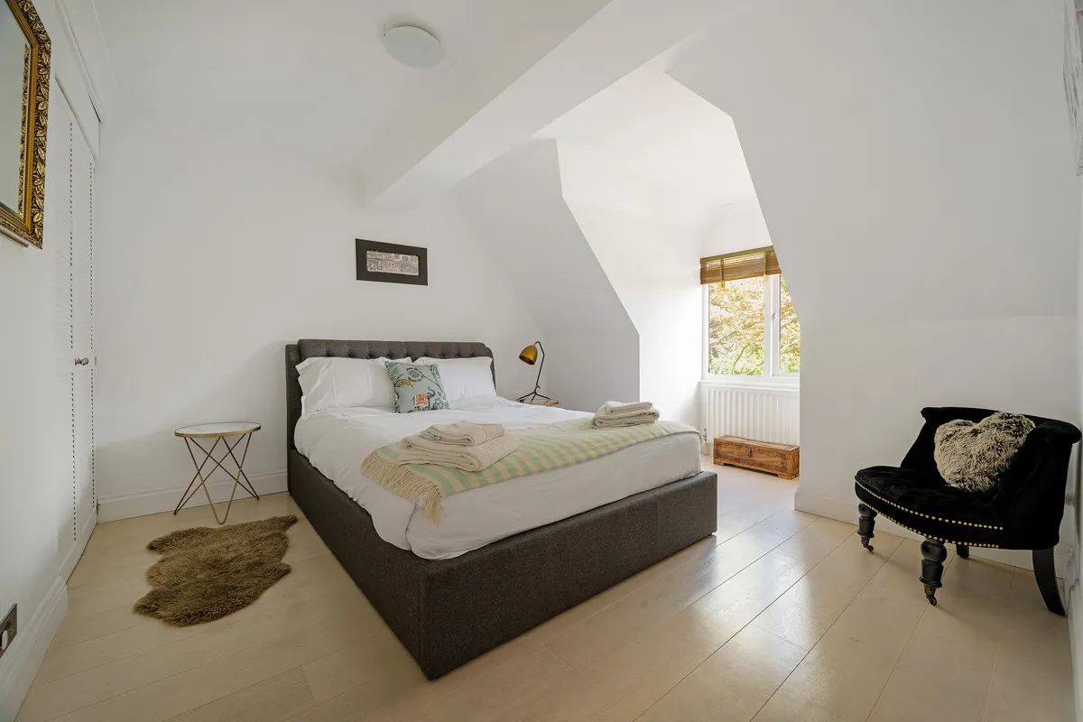 Beeches Drive, Farnham Common, SL2, photo 13